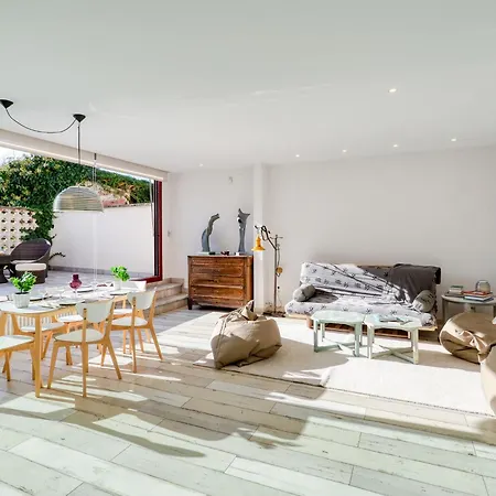 Bright & Artistic By Interhome Фигерас