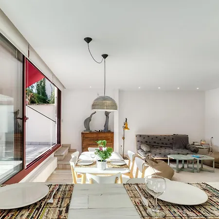 Bright & Artistic By Interhome Фигерас