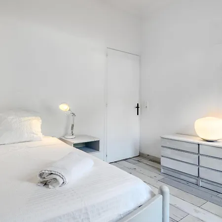 Bright & Artistic By Interhome * Фигерас