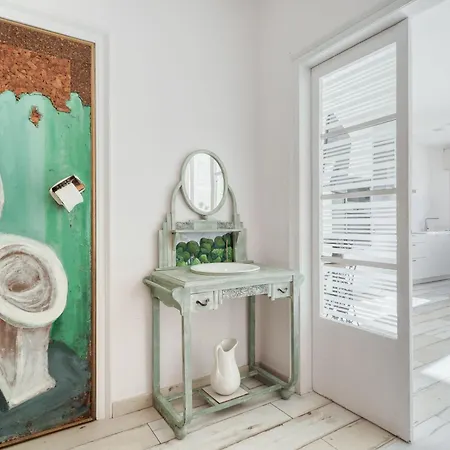 Bright & Artistic By Interhome Фигерас